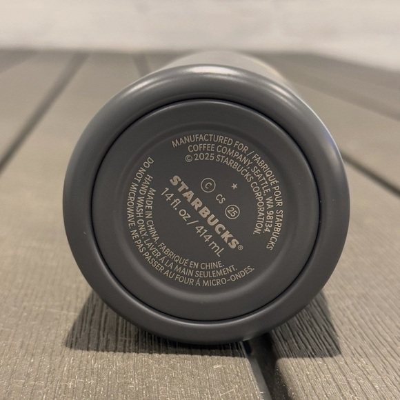 New Starbucks coffee ☕️ tumbler Holiday Puppy, conventional twist lid, 2025 - Picture 4 of 7